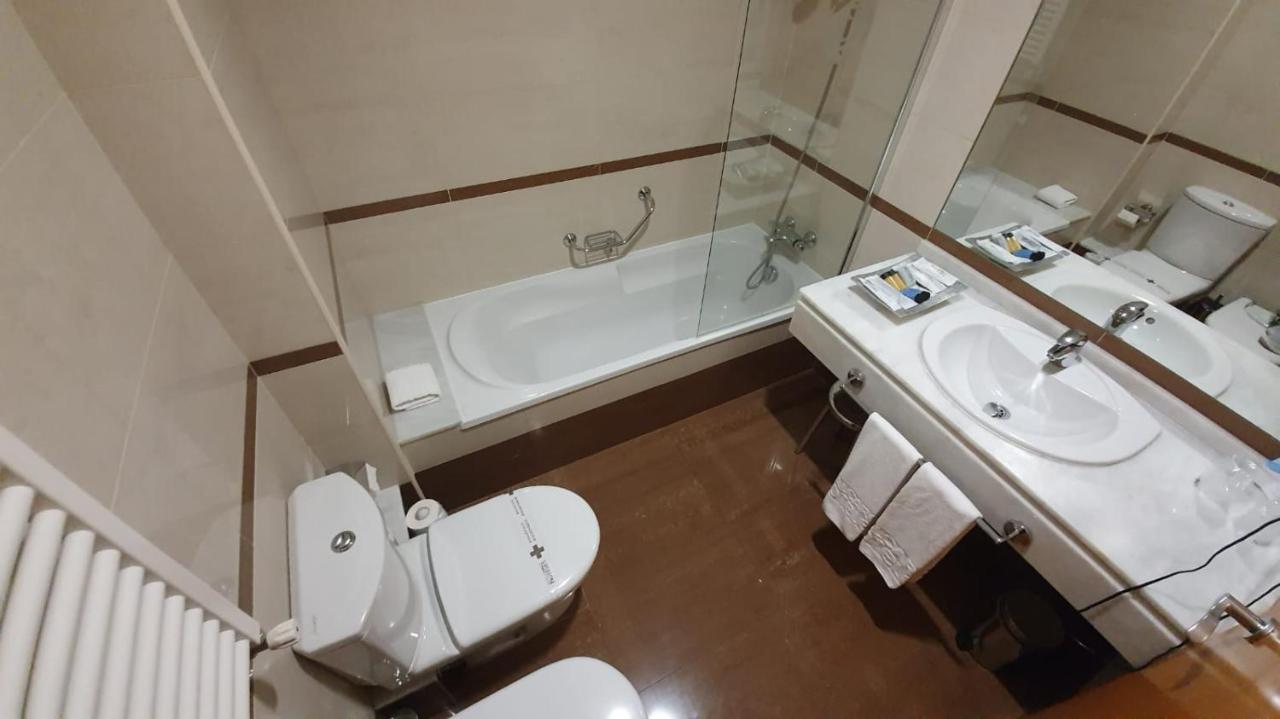 Hotel Valcarce Ferrol Narón Esterno foto